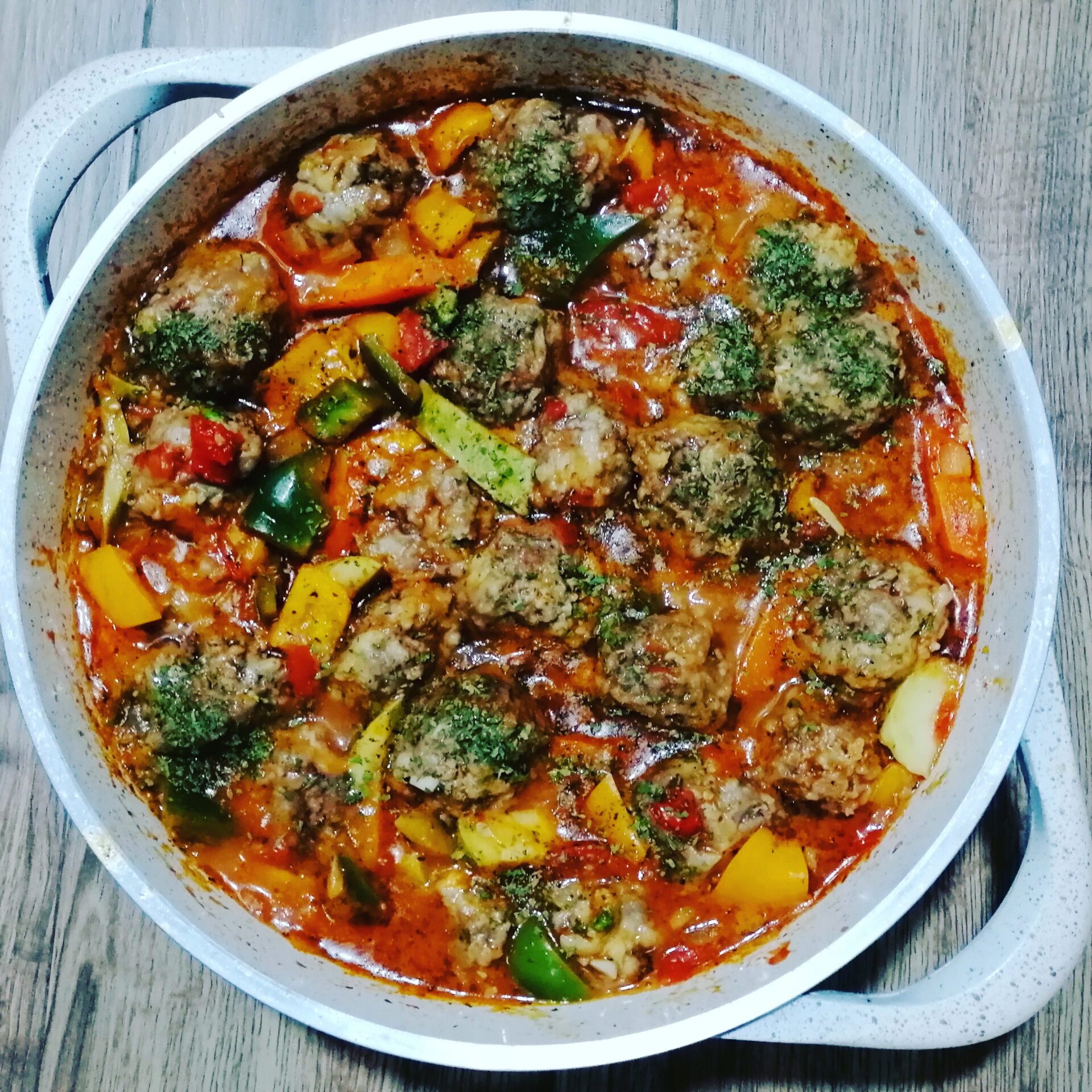 Meatballs and mixed vegetables