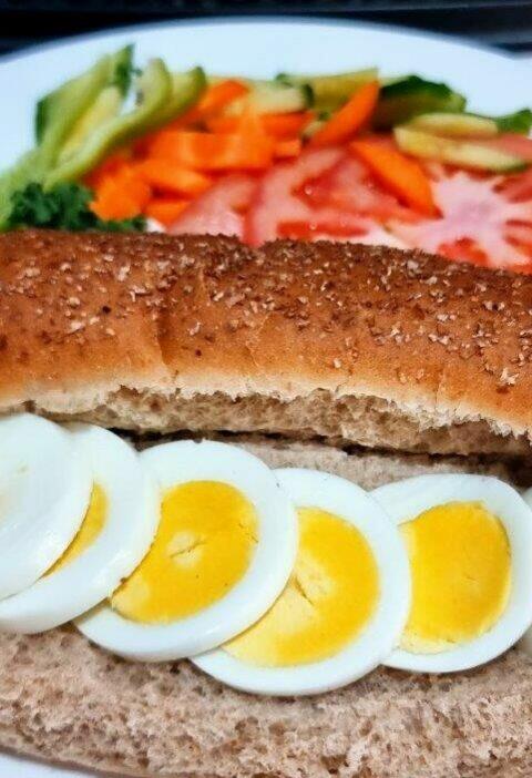 Hard-boiled egg sandwich