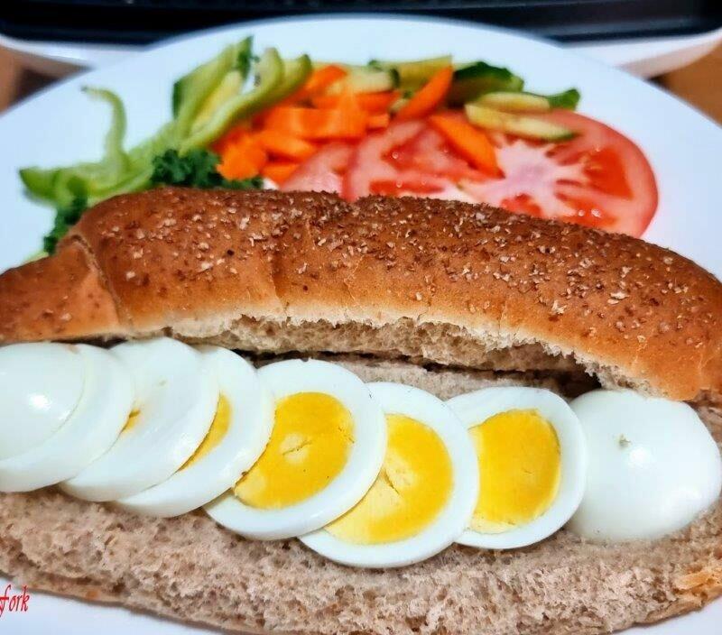 Hard-boiled egg sandwich