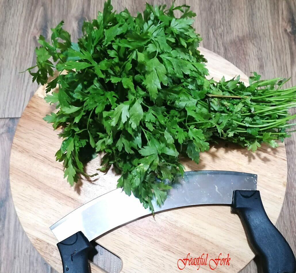 Flat-leaf parsley for quinoa tabbouleh