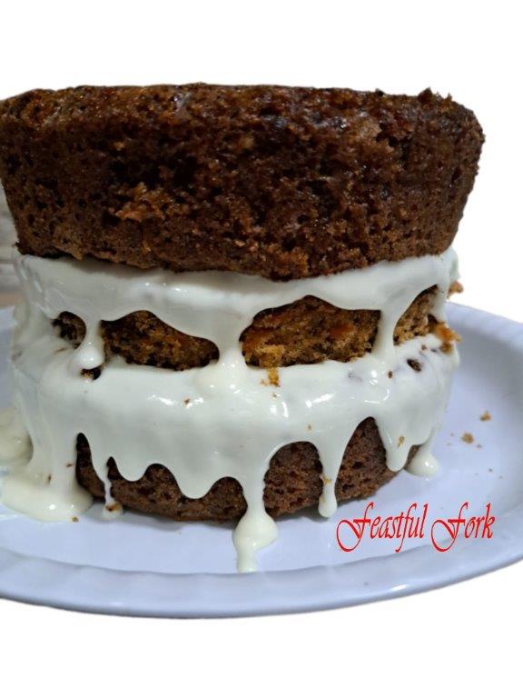 Frosting carrot cake