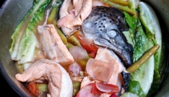 Salmon head and belly with vegetables in juice of lemon