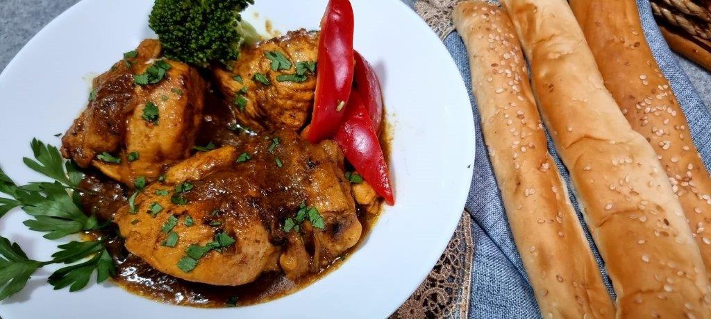 Turmeric chicken with breadsticks