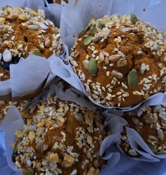 Date muffins with add-on toppings