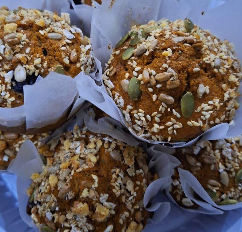 Date muffins with add-on toppings