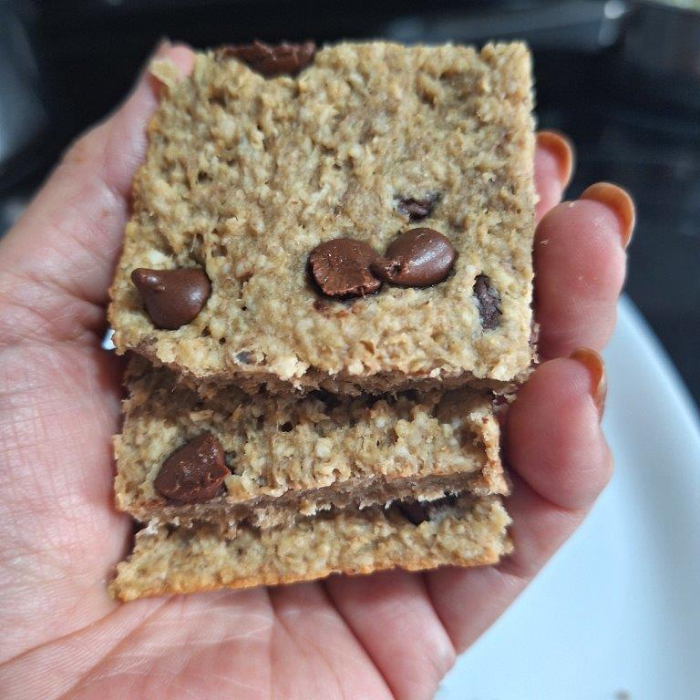 Holding oatmeal and chocolate chip bars